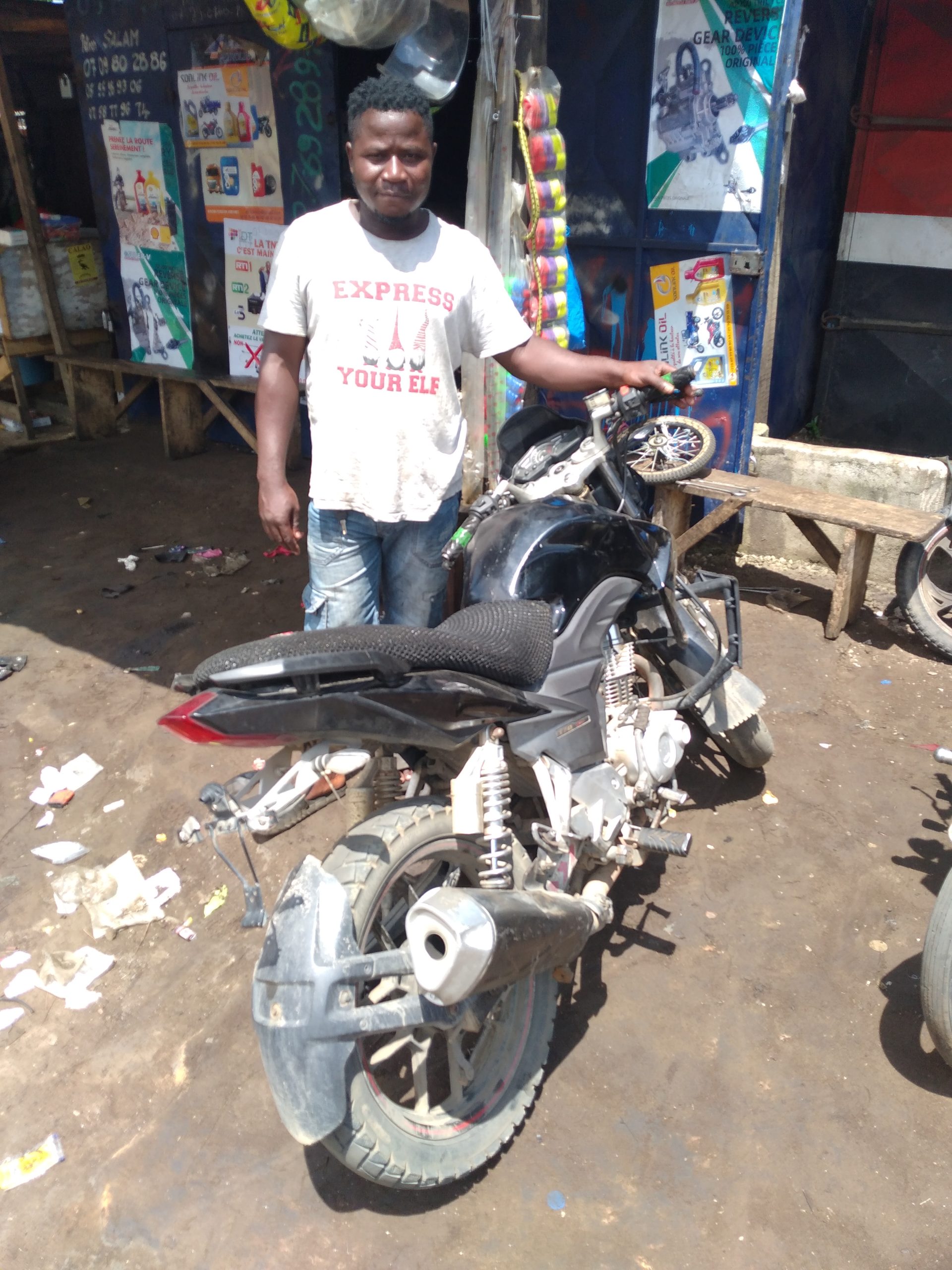 Mécanicien generaliste de moto