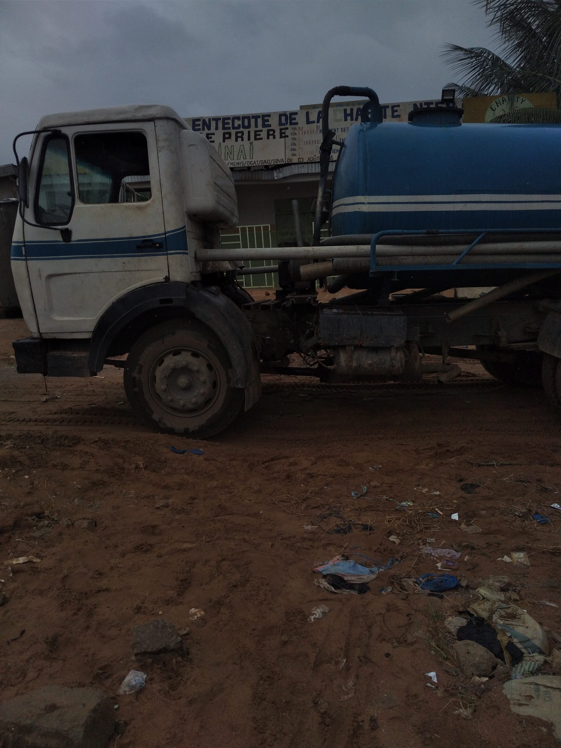 Excellent camion de vidange