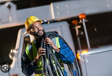 Jeune technicien en bâtiment très dynamique