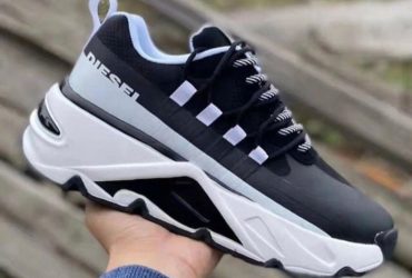 Super commerçant de chaussure et vêtements