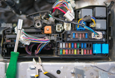 Électricien auto professionnel