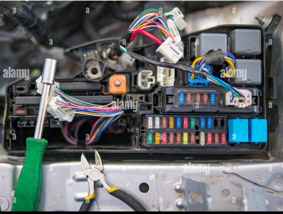 Électricien auto professionnel