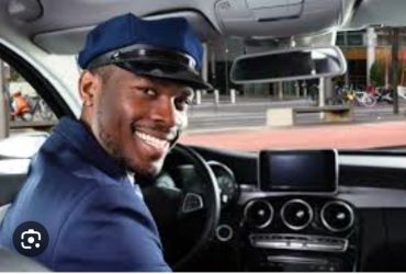 Jeune chauffeur ambitieux