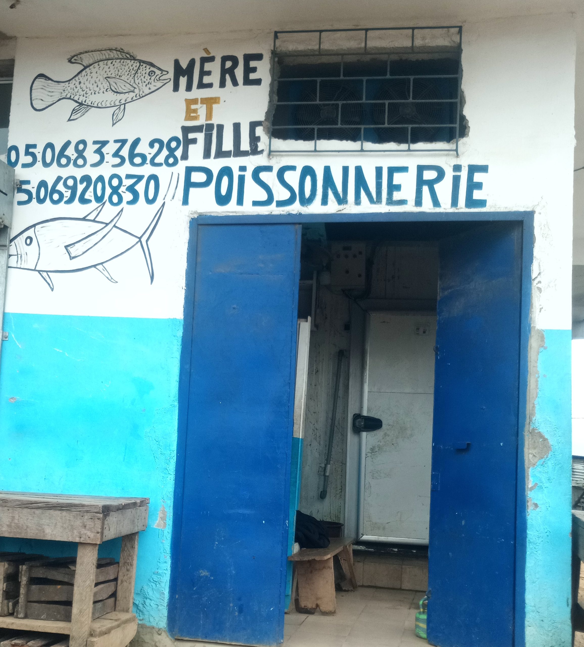 MERE et FILLE POISSONNERIE
