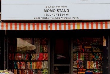 Momo stand