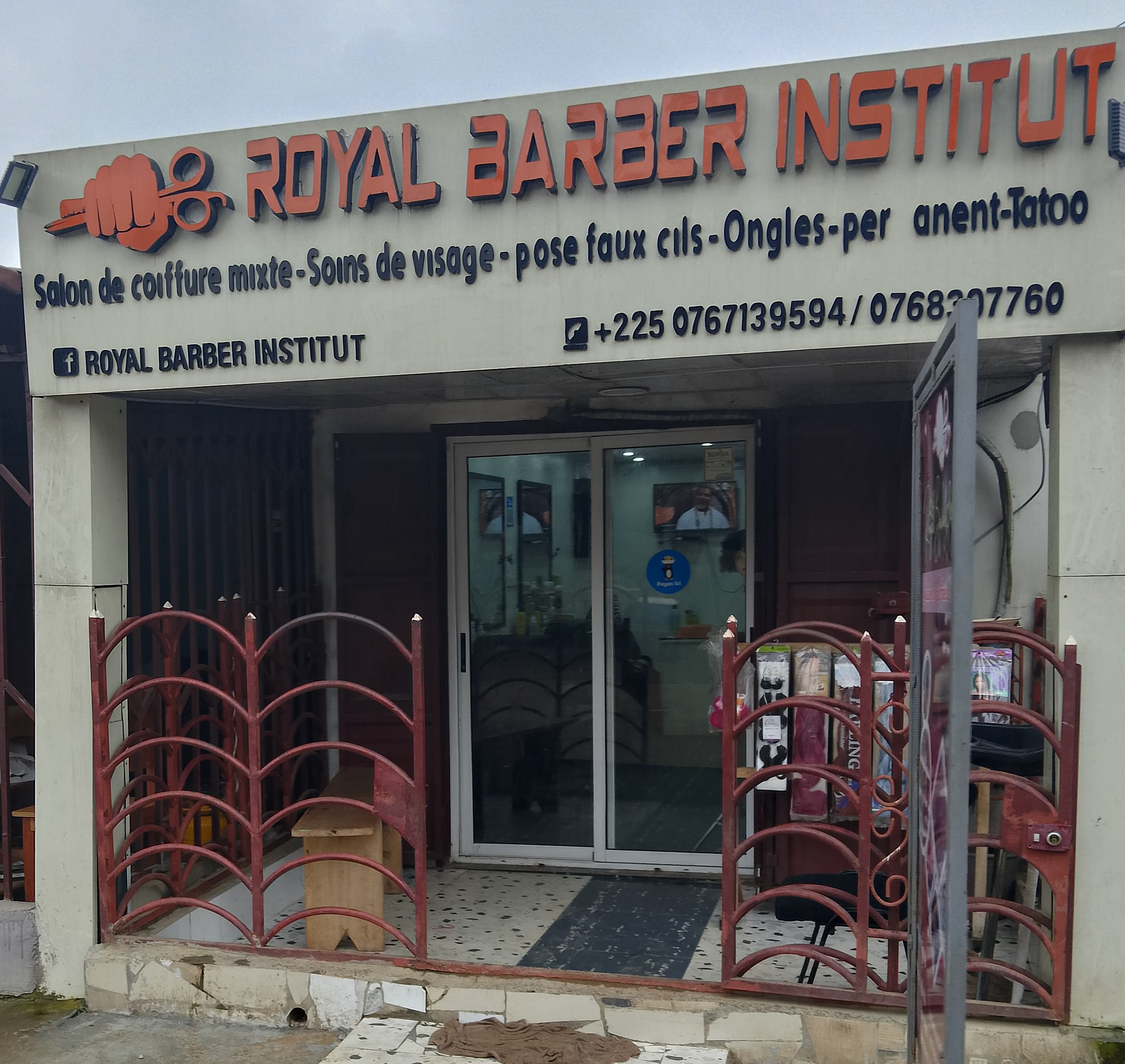 ROYAL BARBER INSTITUT