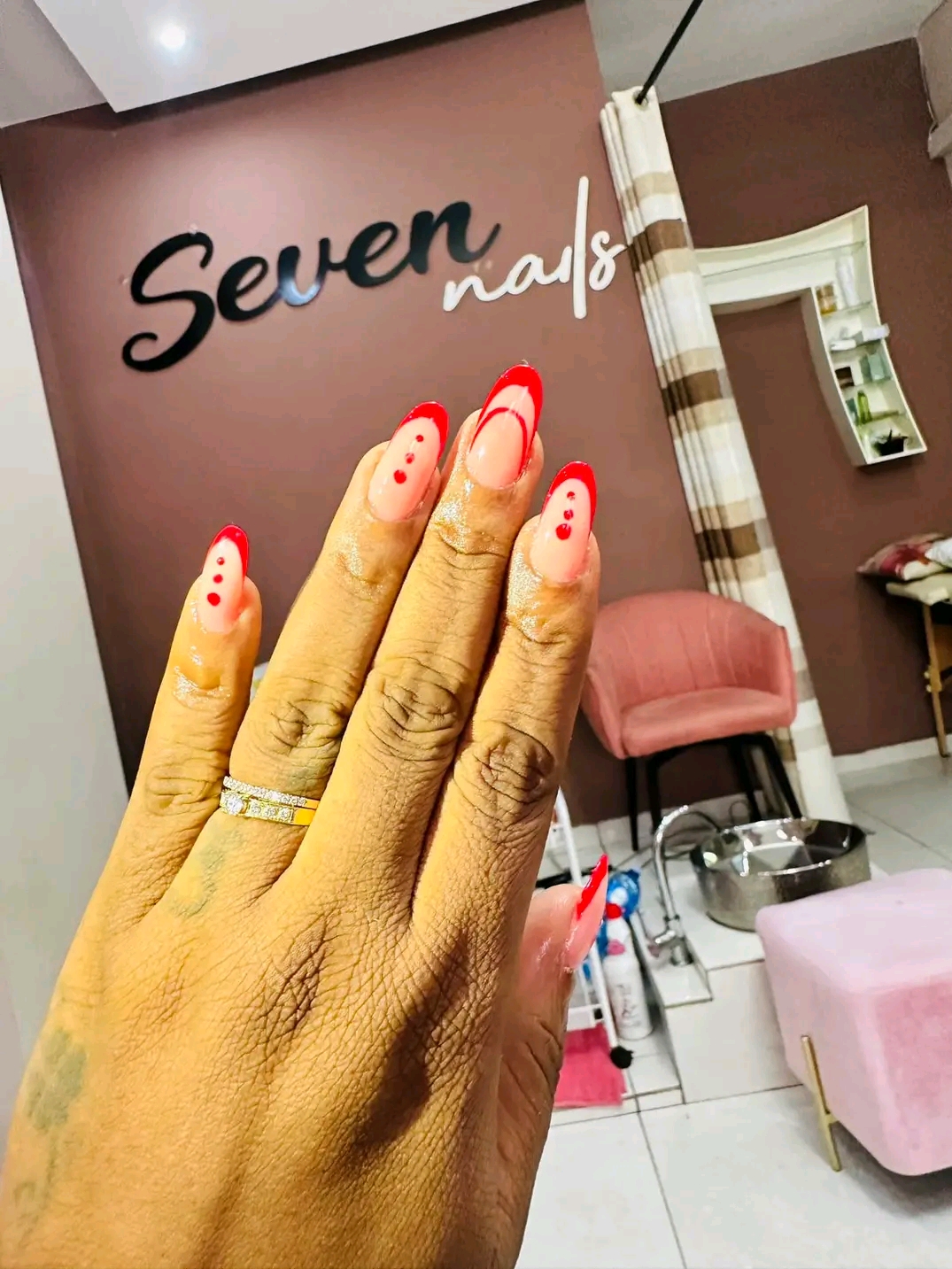 Seven Nails – Riviera Ciad