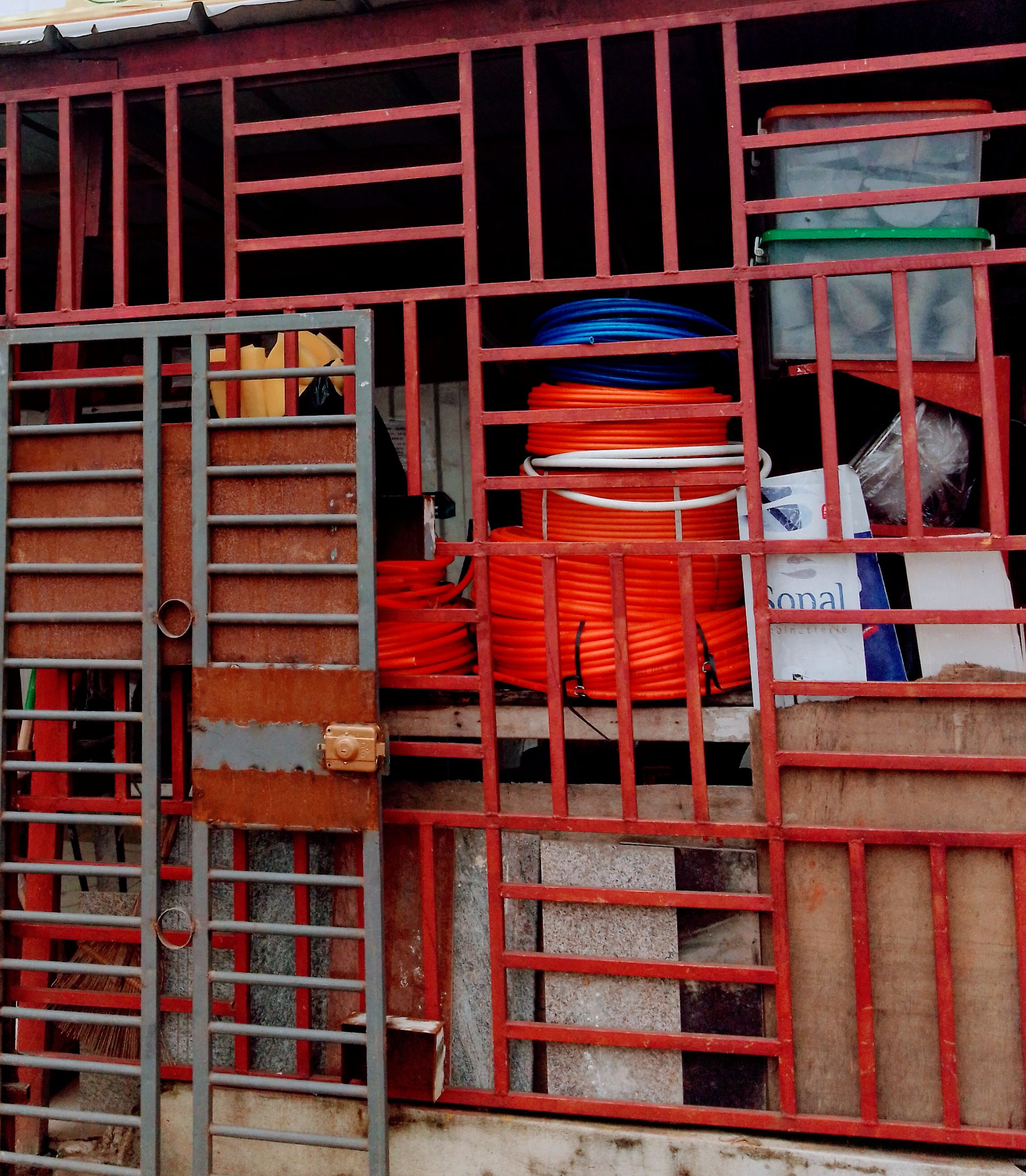Quincaillerie générale Bazar et divers