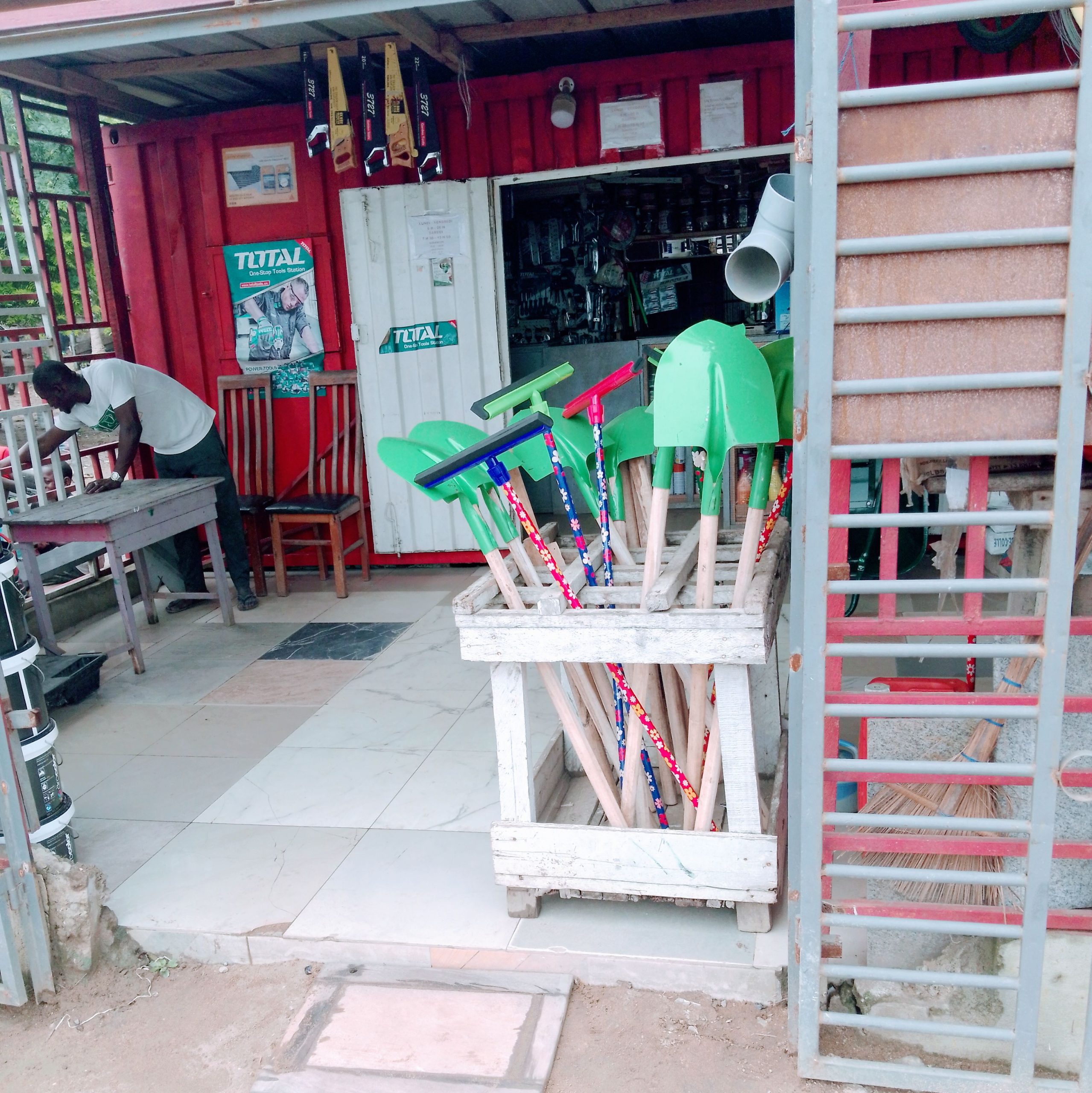 Quincaillerie générale Bazar et divers