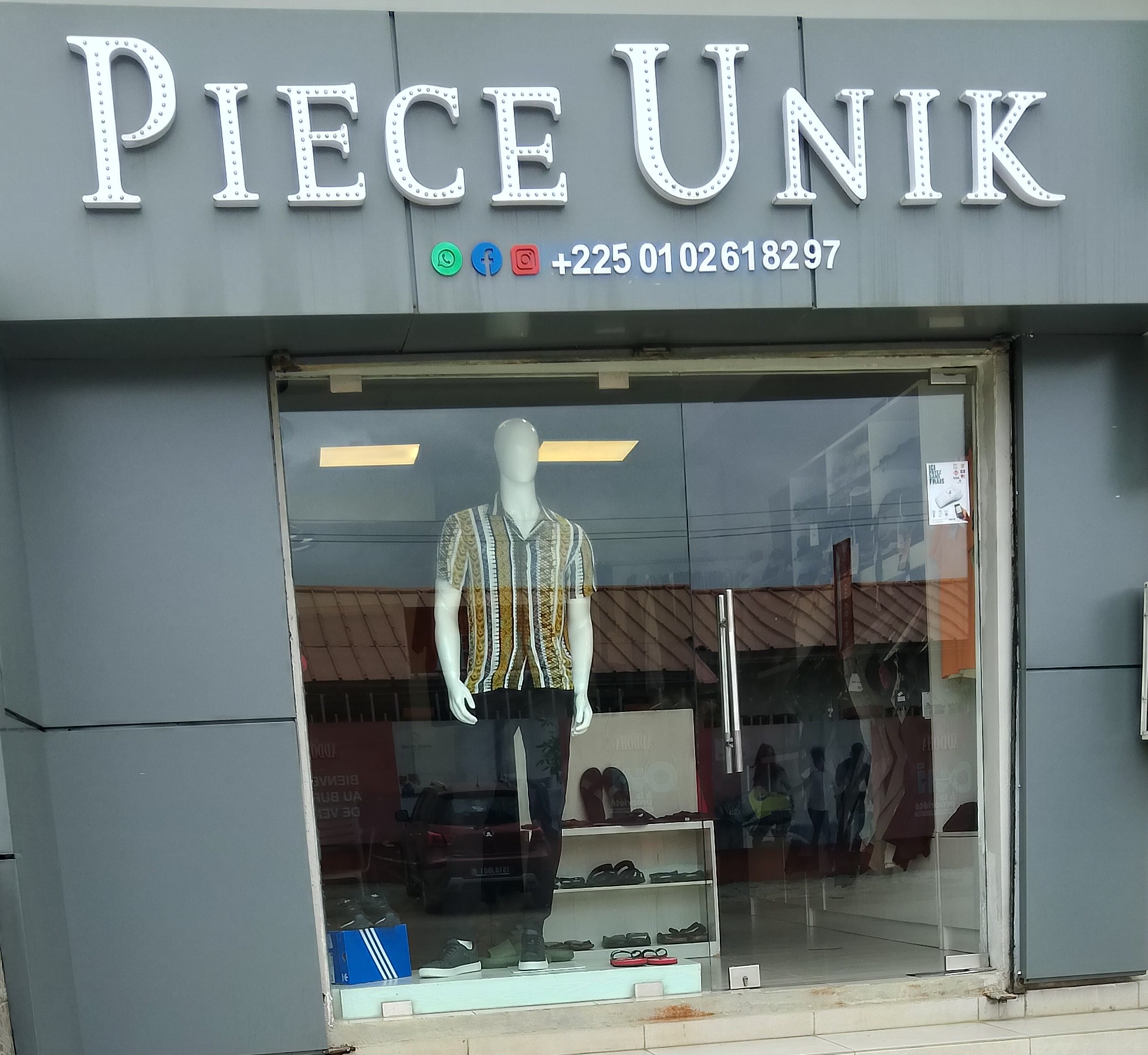 PIECE UNIK
