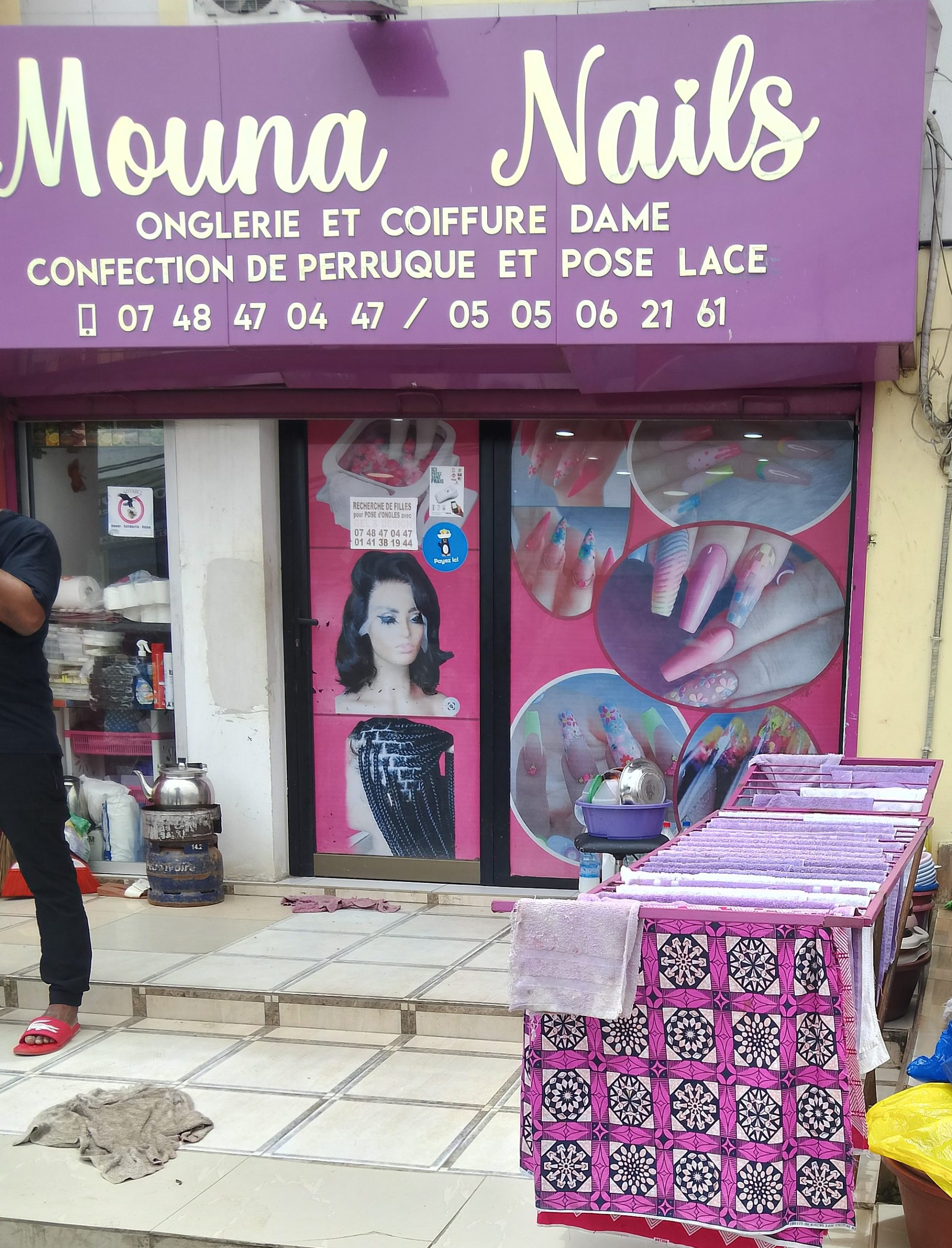 Mouna  Nails