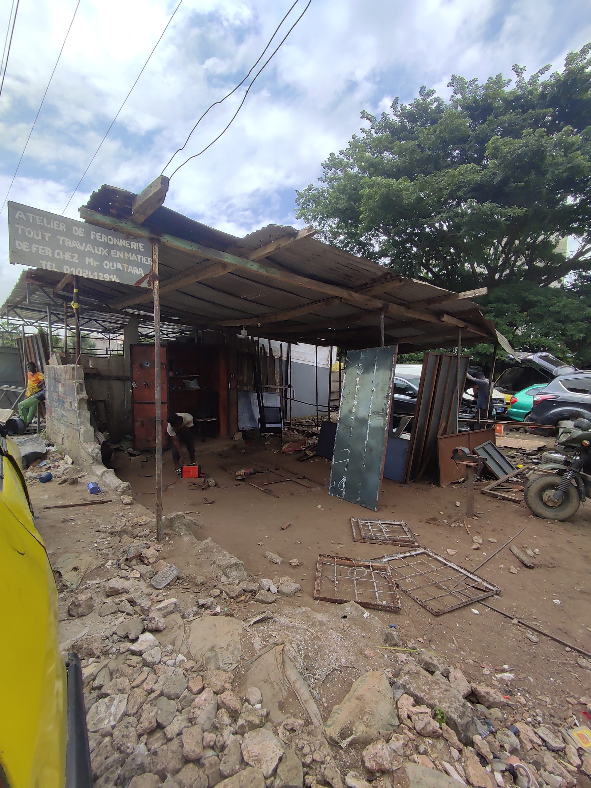 Atelier de ferronnerie chez M. Ouatara