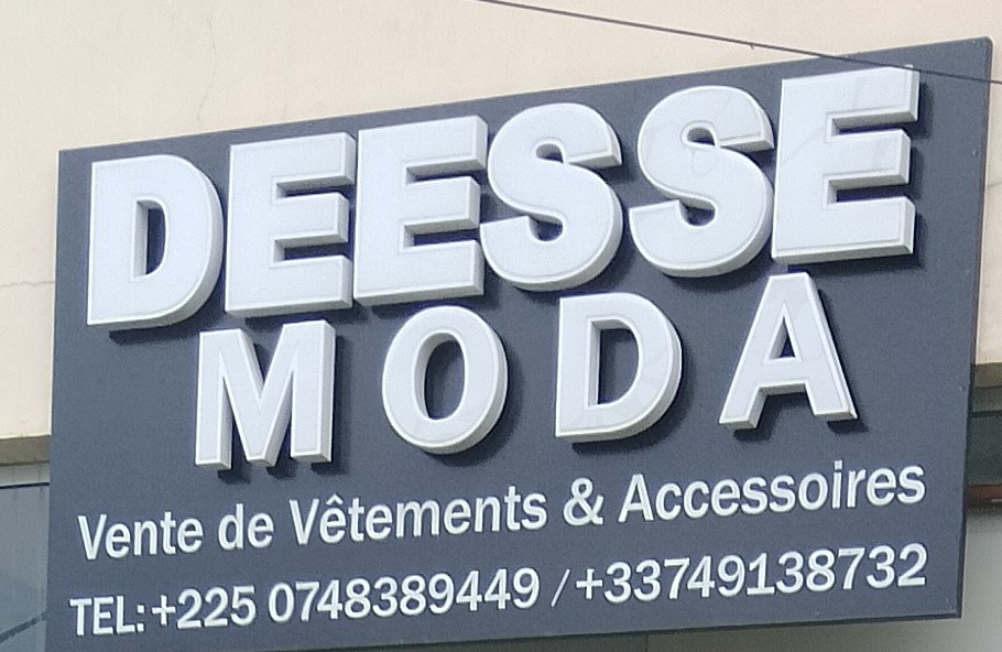 DEESSE MODA