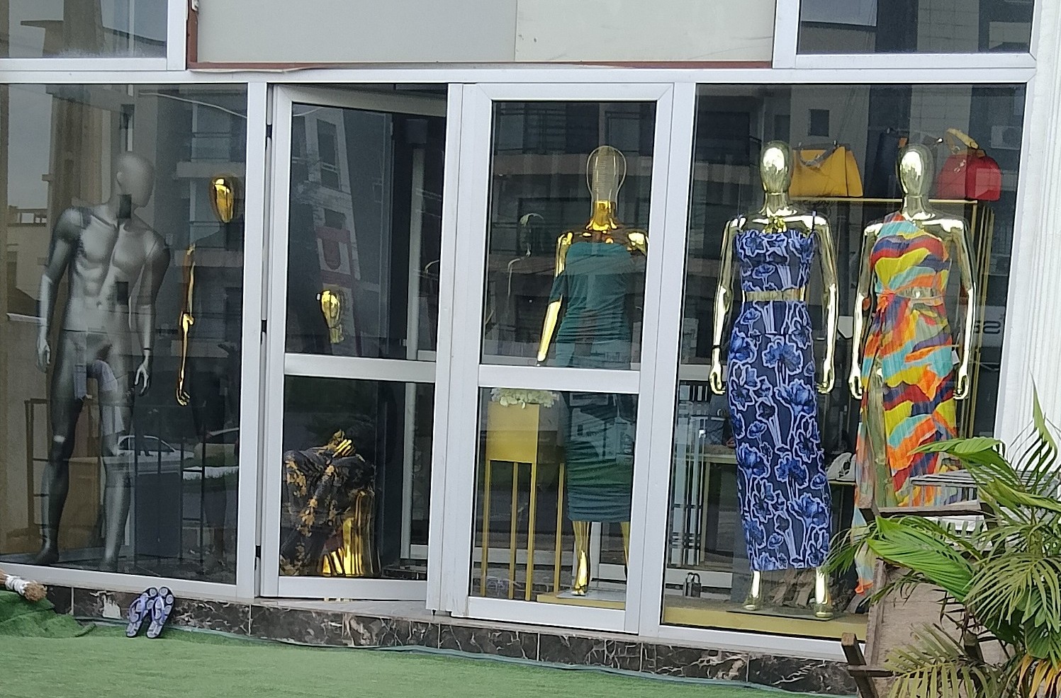 DEESSE MODA
