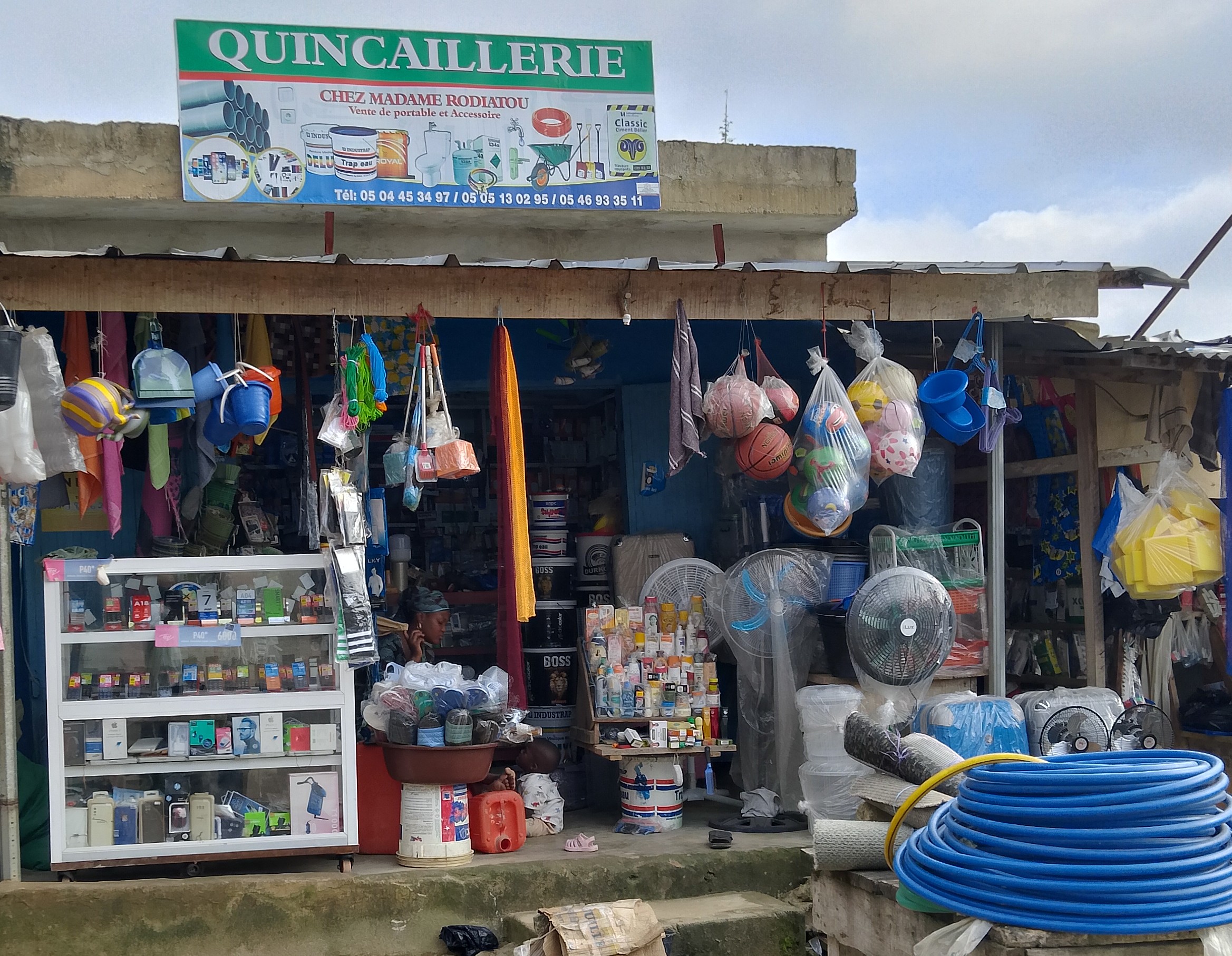 QUINCAILLERIE  CHEZ MADAME RODIATOU