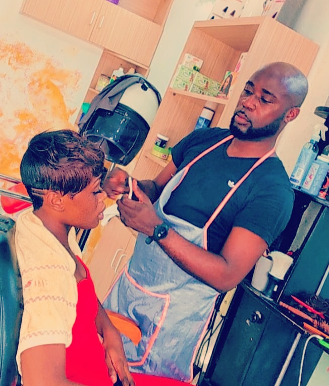 Distinct coiffure