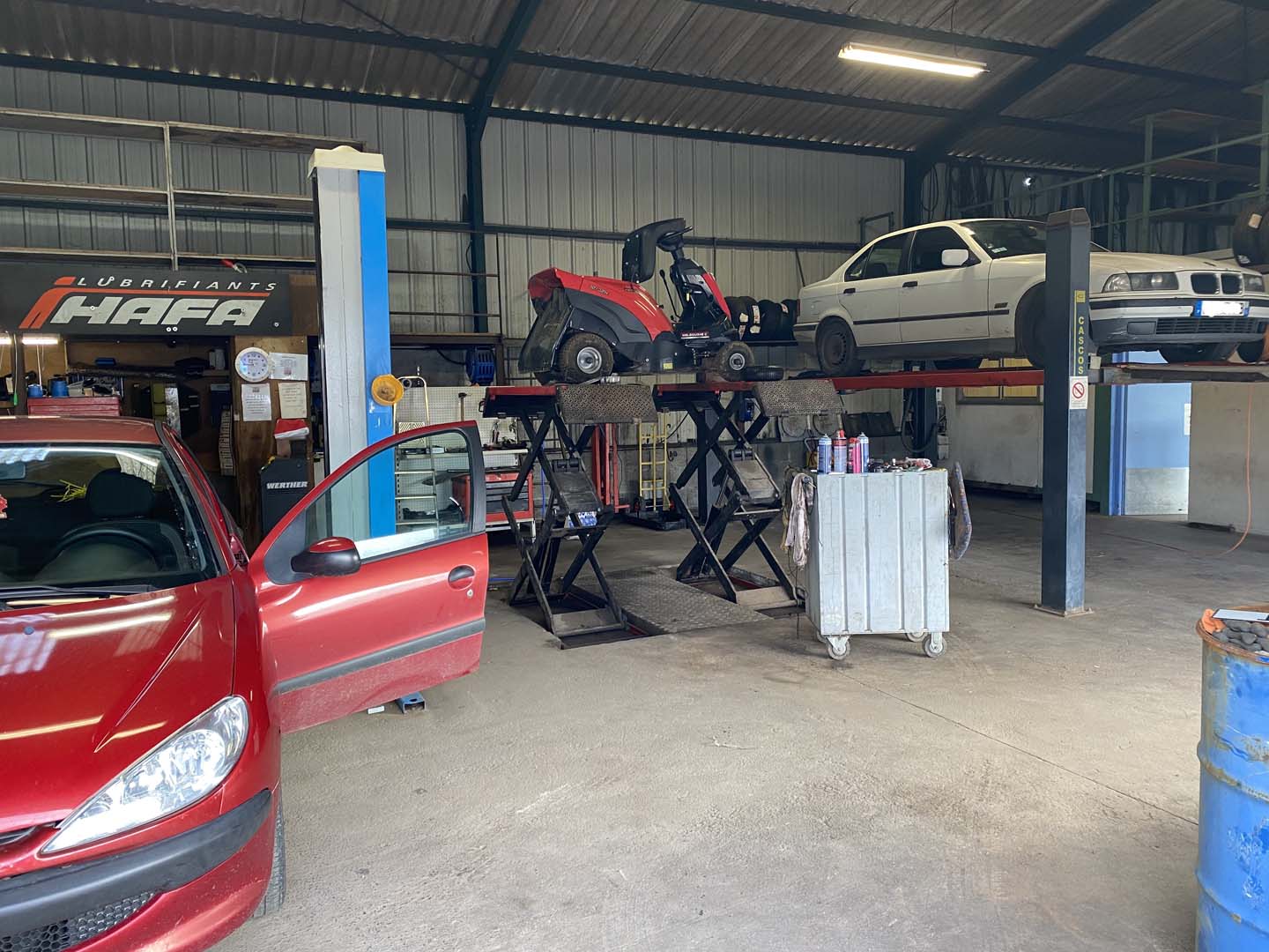 Garage automobile bleue Marcel