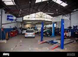 Garage automobile bleue Marcel
