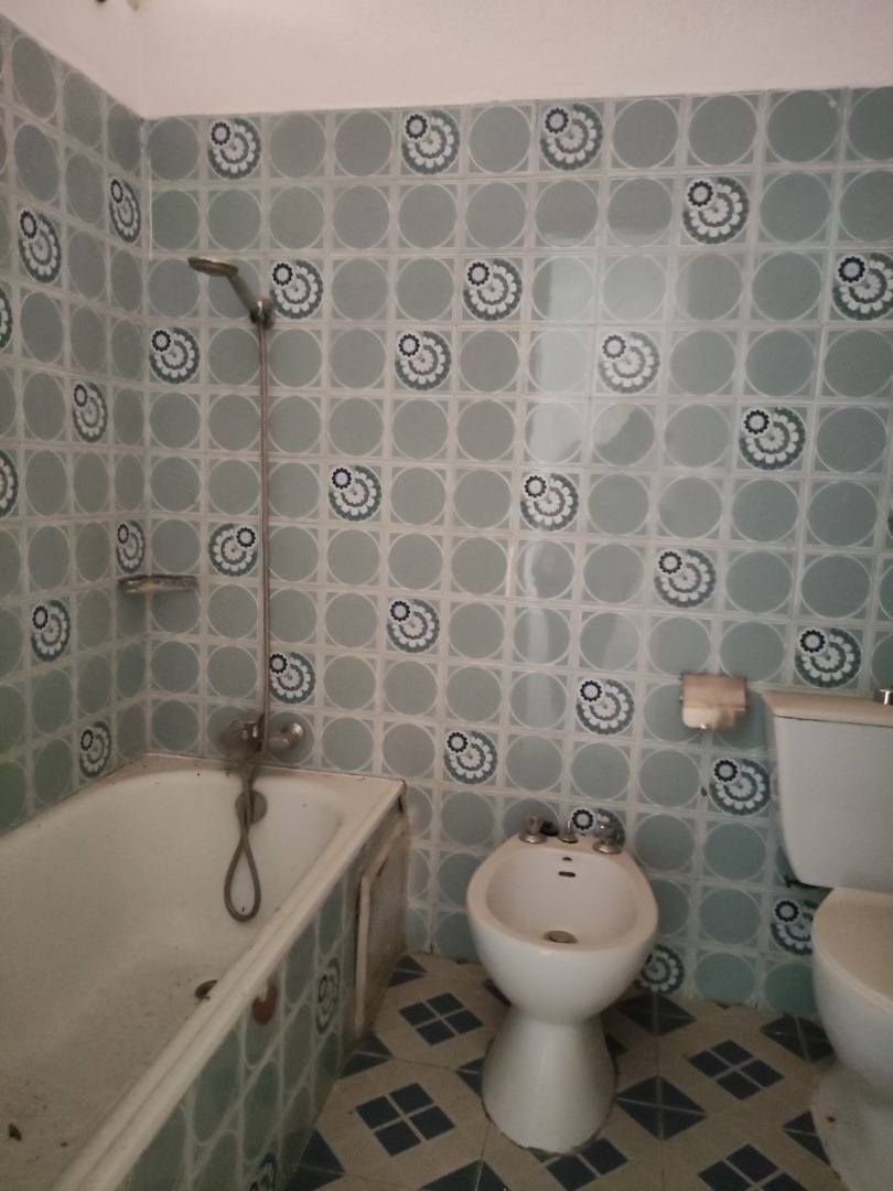 Appartement 4 pieces sis au deuxième étage de l’immeuble KINKINE à proximité de la pharmacie les Elias