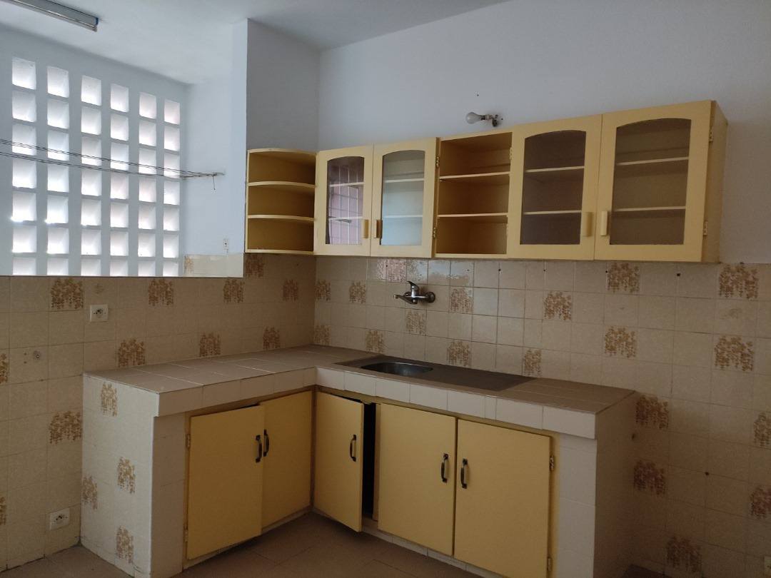 Appartement 4 pieces sis au deuxième étage de l’immeuble KINKINE à proximité de la pharmacie les Elias