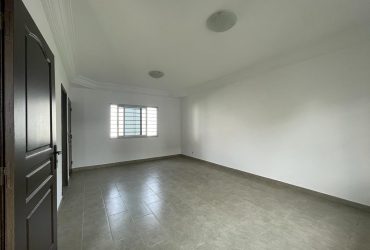 LOCATION – MAISON BASSE 4 PIÈCES Cité Les FIGUIERS – Cocody
