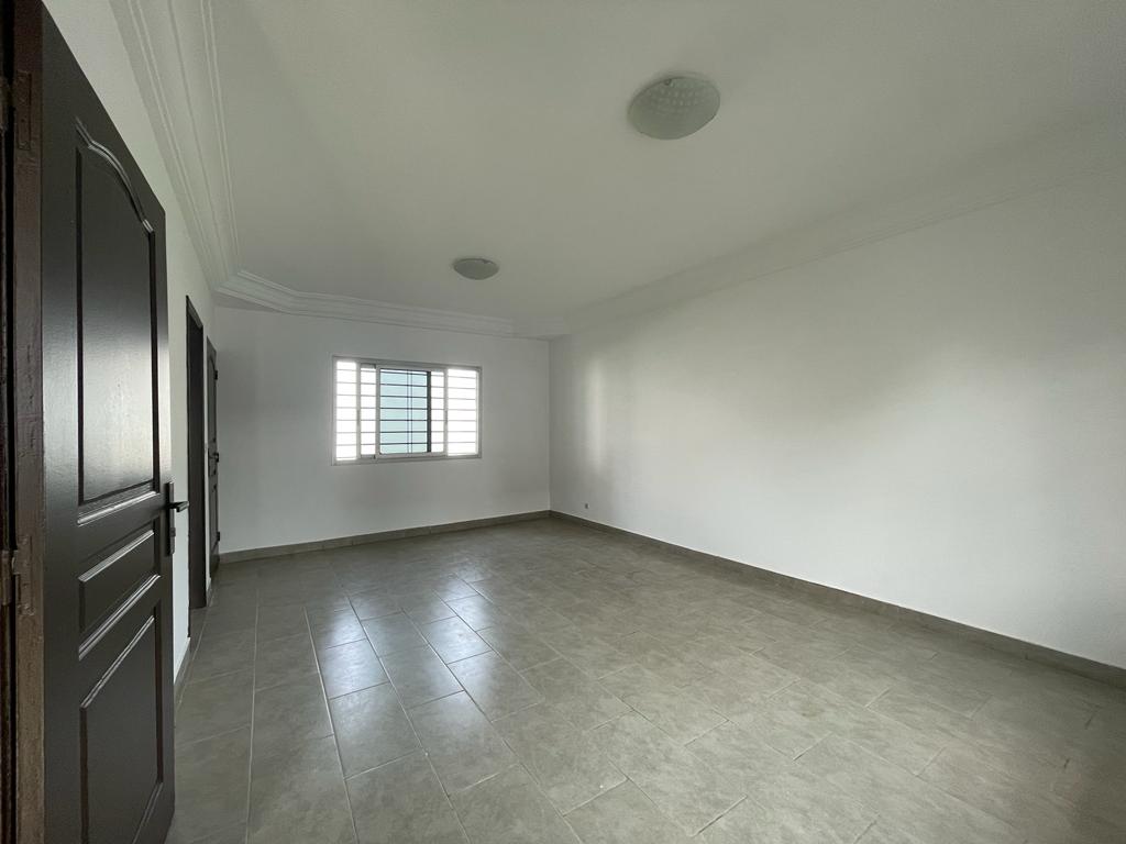 LOCATION – MAISON BASSE 4 PIÈCES Cité Les FIGUIERS – Cocody