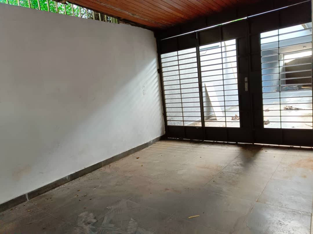 LOCATION – MAISON BASSE 4 PIÈCES Cité Les FIGUIERS – Cocody