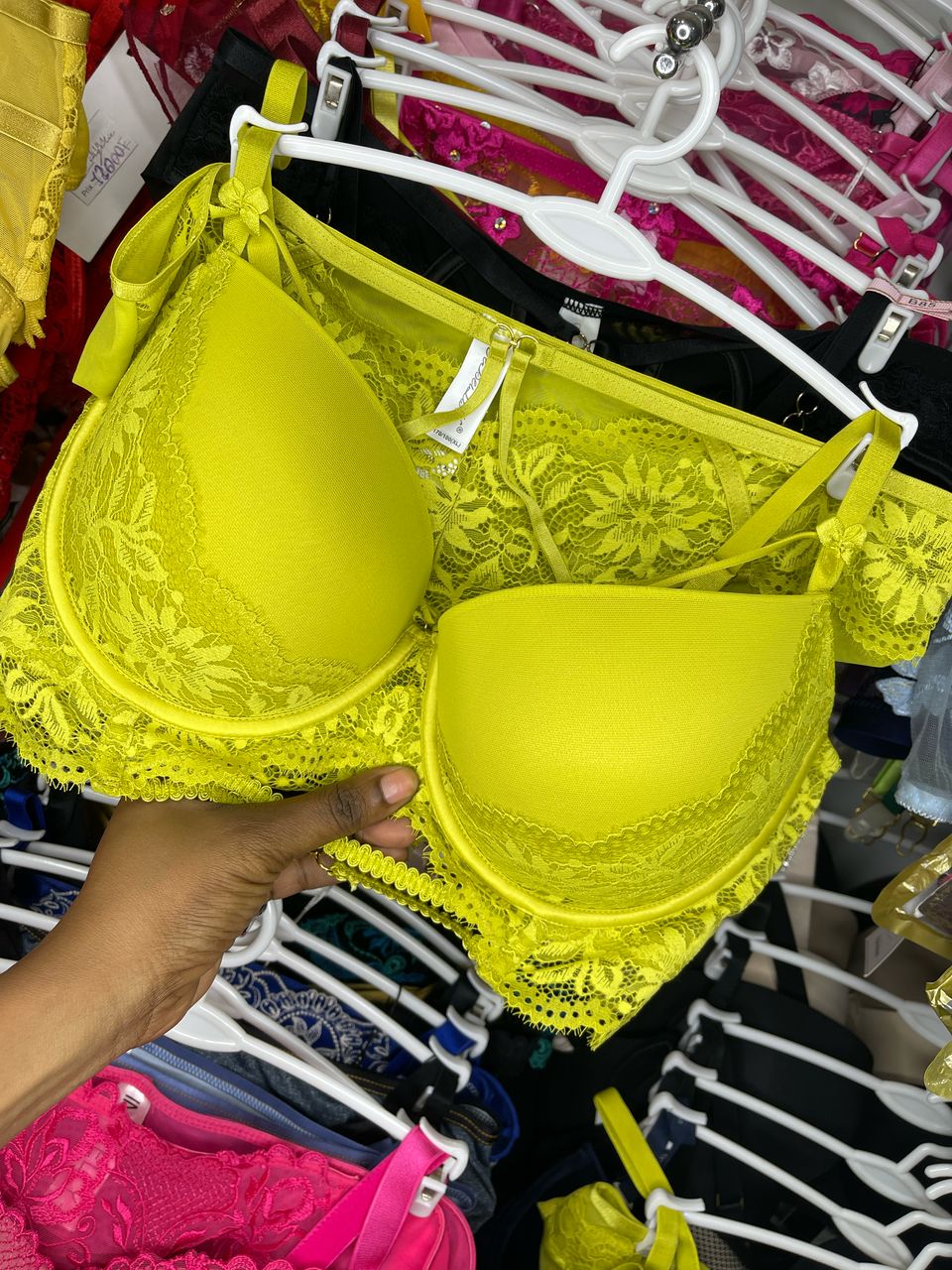 Lira Lingerie