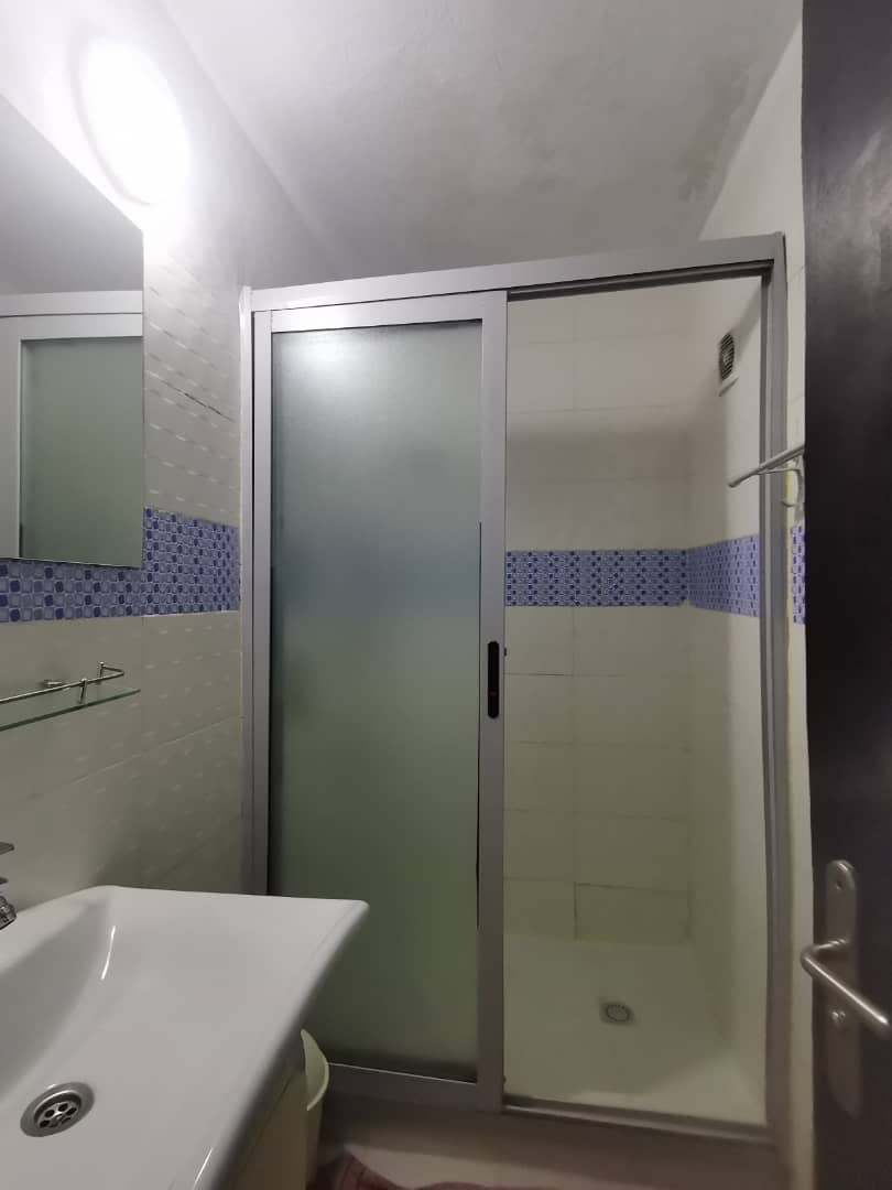 3 pièces 1meublée, Cocody centre en face de la maison du pdci.