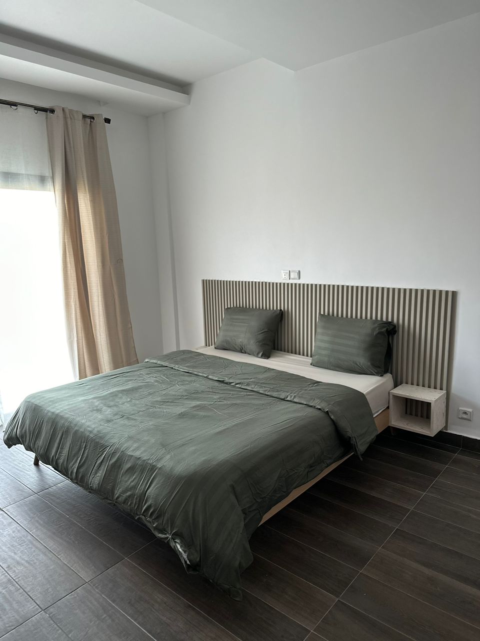 Appartement  meublé 3 pièces au quatrième étage avec ascenseur.