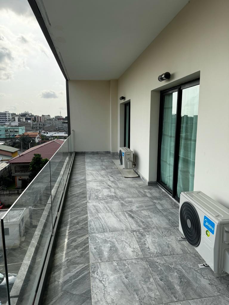 Appartement  meublé 3 pièces au quatrième étage avec ascenseur.