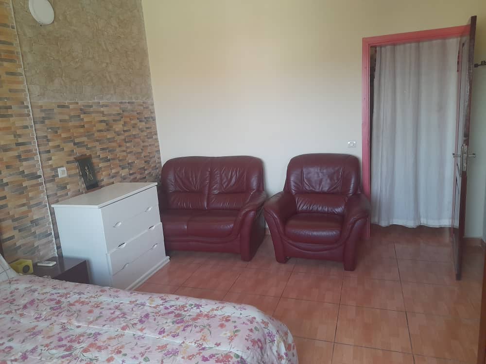 Appartement Meublé trois (3) pièces situé à Cocody Angré Château.