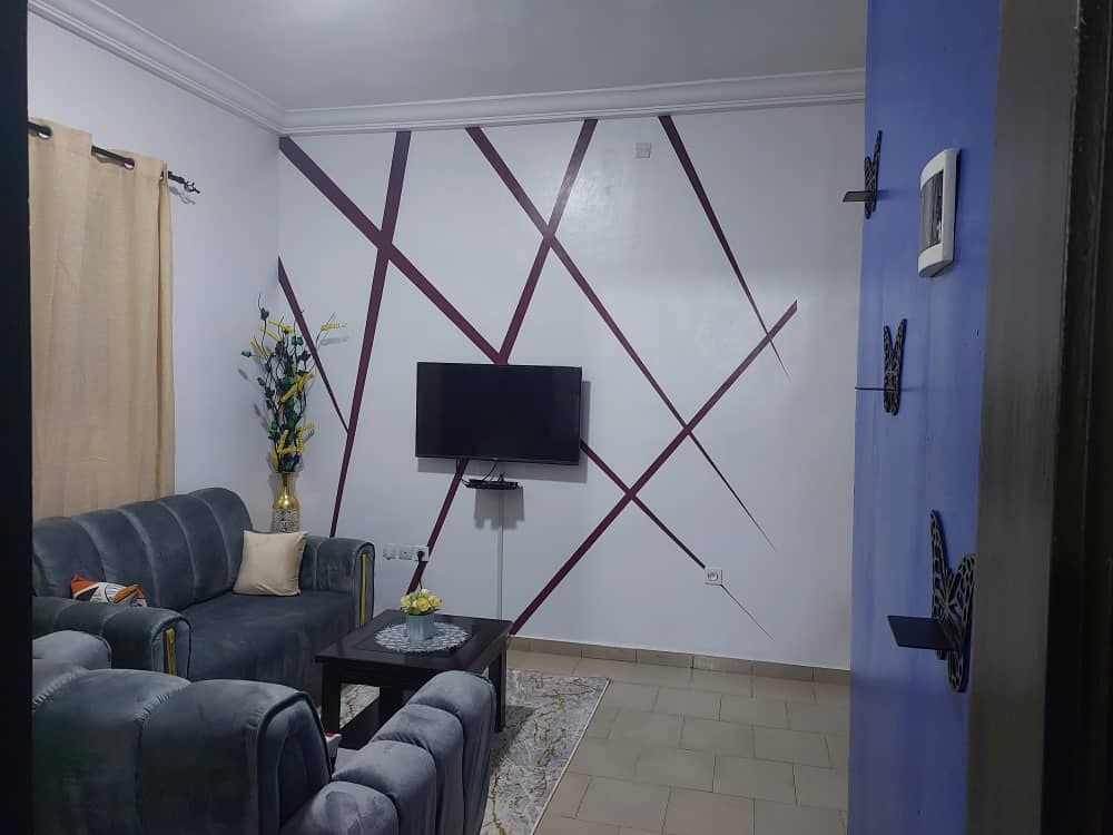 Cocody Blockhaus derrière l'Hotel Ivoire.  Appartement de 02 pièces meublée
