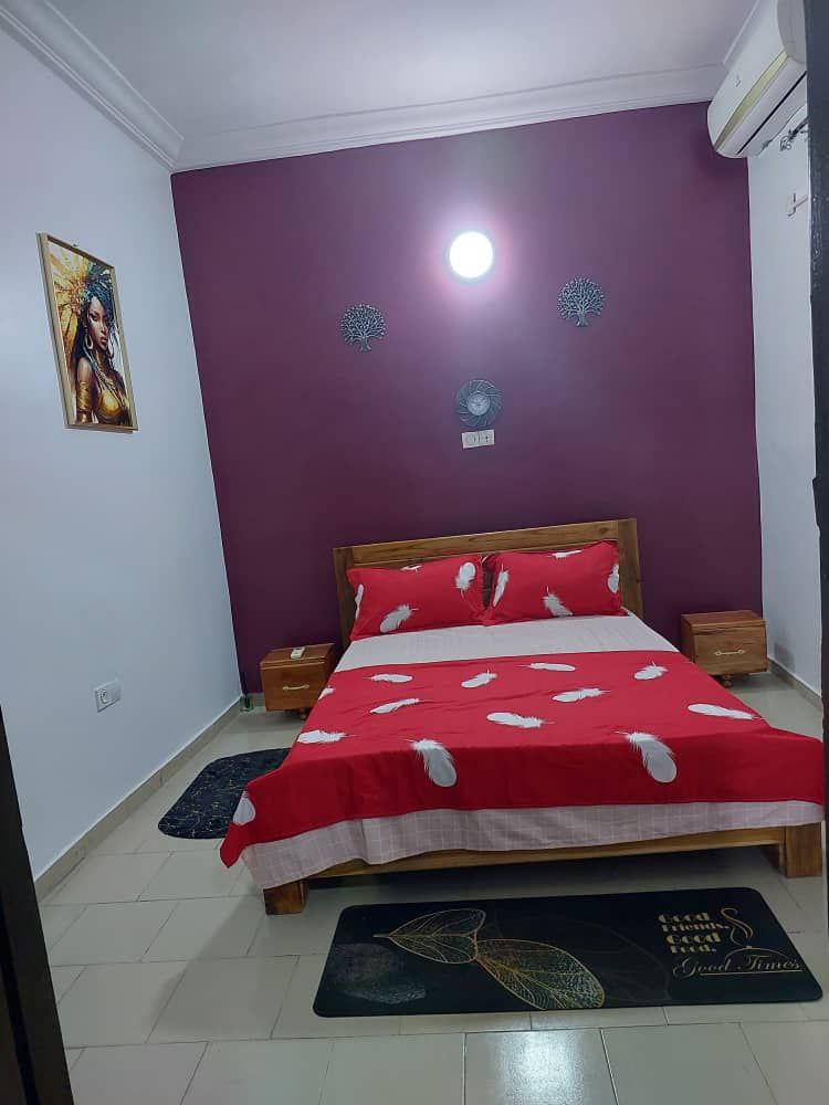 Cocody Blockhaus derrière l'Hotel Ivoire.  Appartement de 02 pièces meublée