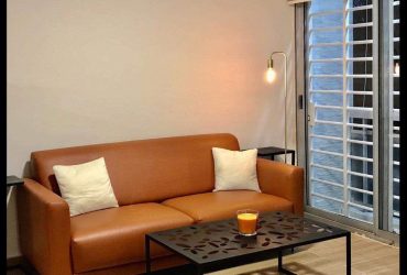 studio meublé, niché au 2ᵉ étage d’un immeuble calme à Cocody